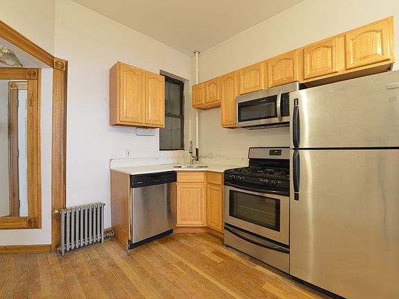 5th image of 644 President St APT 1R