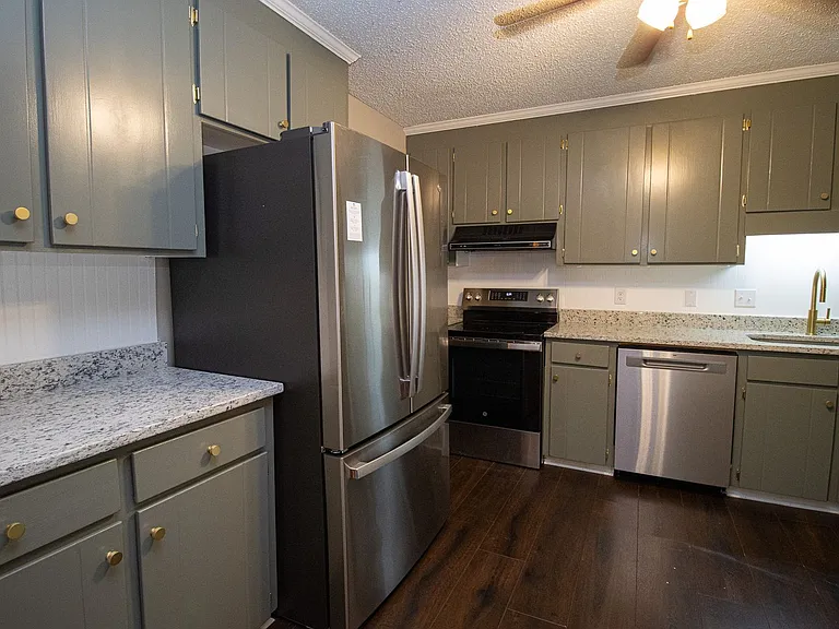 140 Land Of Lakes Cir — Photo 8