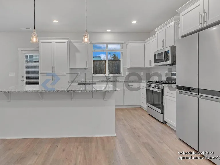 6460 N 89th Ave — Photo 7