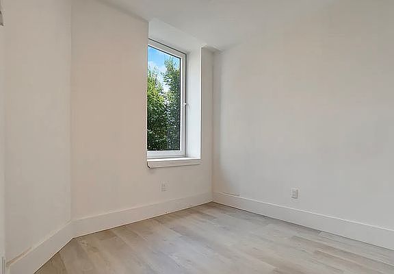 3rd image of 324 E 116th St #4L