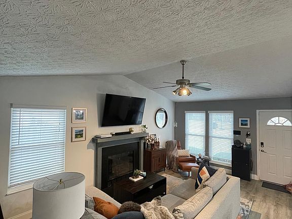 3rd image of 44 Stoneyridge Ct