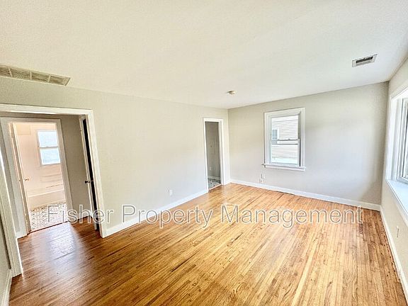 2nd image of 3223 Jeter Ave