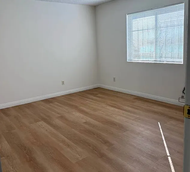 4816 Rosewood Ave — Photo 2