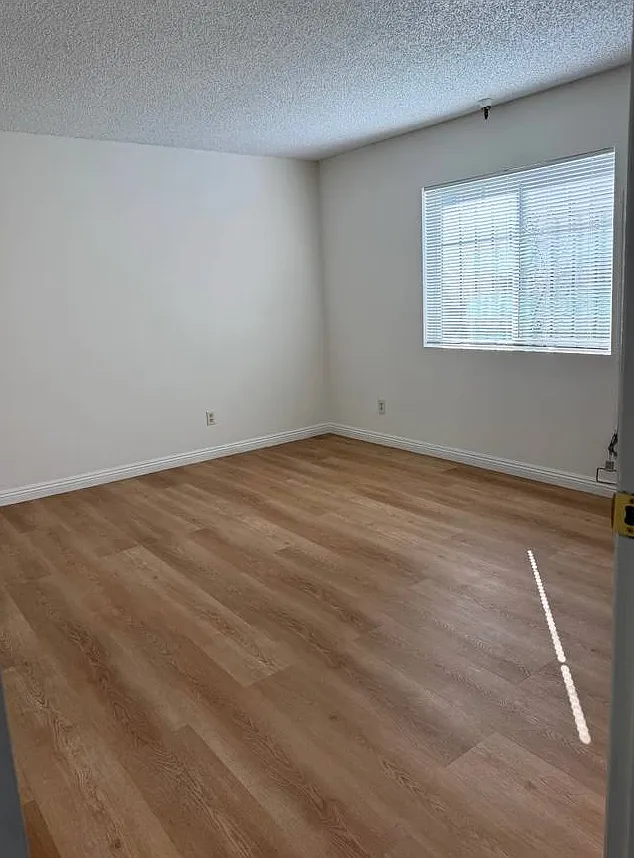 Building Photo - 4816 Rosewood Ave