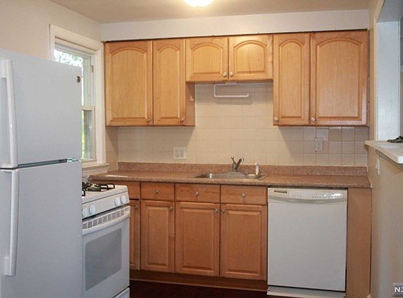 4th image of 17-36 11th St