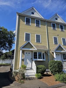 16 Hillside Place APT M5, Norwalk, CT, 06851