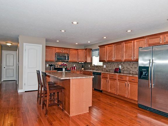 2nd image of 801 Dover Ave
