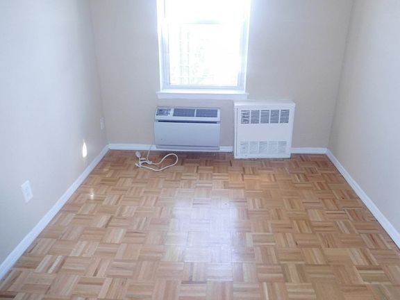 4th image of 1666 Bell Blvd