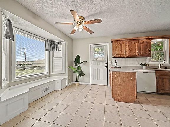5th image of 21600 W 178th Ter
