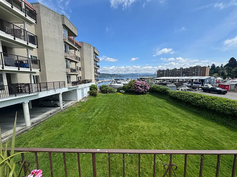 9030 Seward Park Ave S #203 — Photo 20
