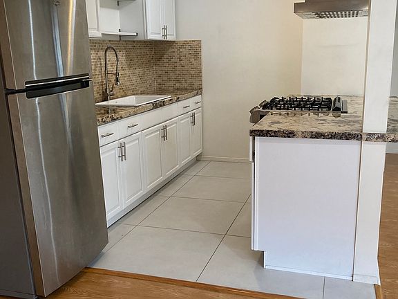 4th image of 900 N Orange Grove Ave #2