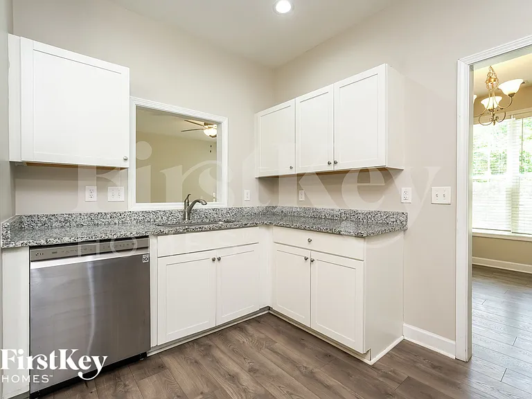 1818 Yarbrough Dr — Photo 9
