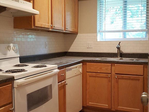 2nd image of 3820 Bell St