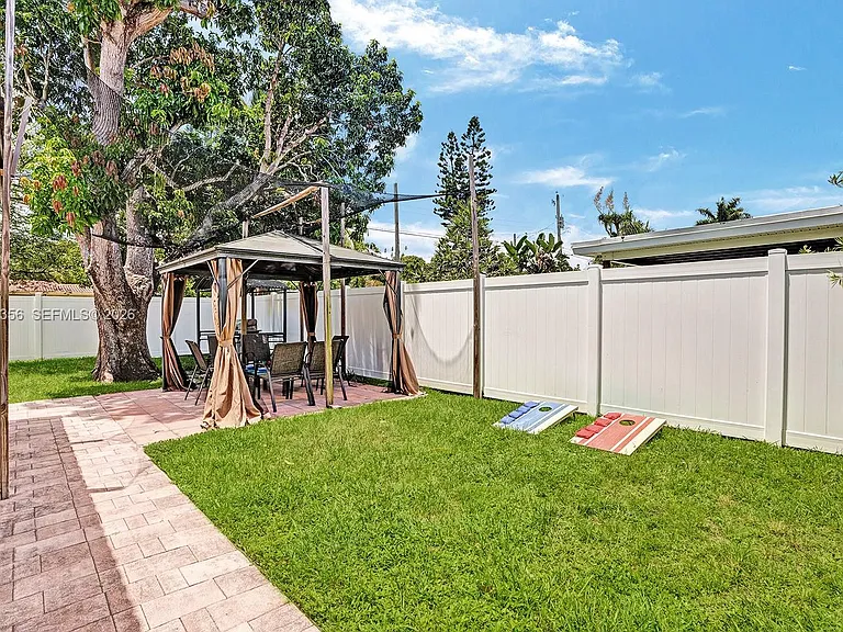 1318 Washington St — Photo 34