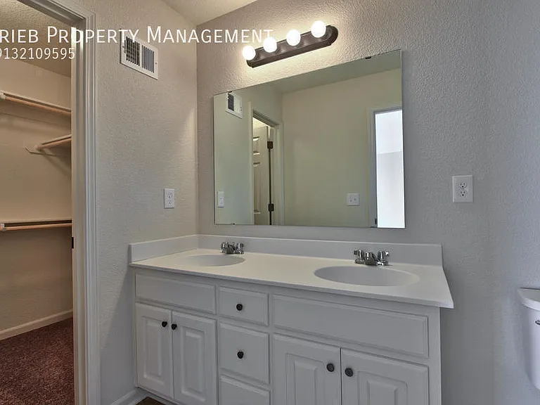 1239 Zarda Ln — Photo 9