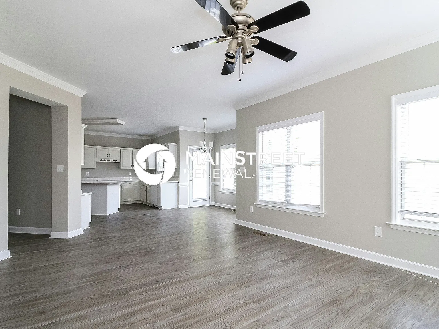 4300 Southern Oak Dr — Photo 3