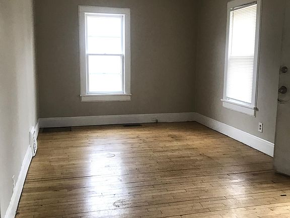 4th image of 2228 Madison St NE