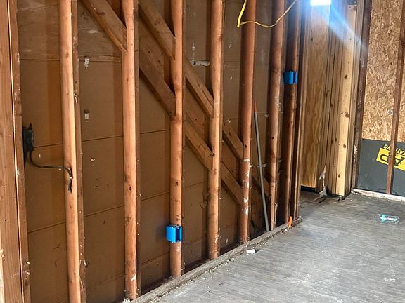 5th image of 20020 Hickory St