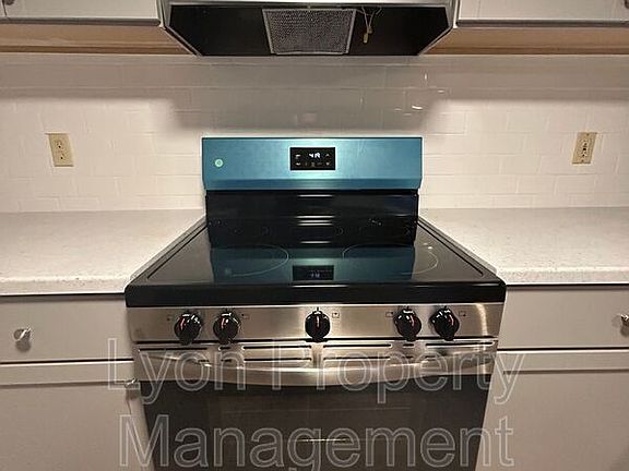 3rd image of 1495 Ten Rod Rd #1R