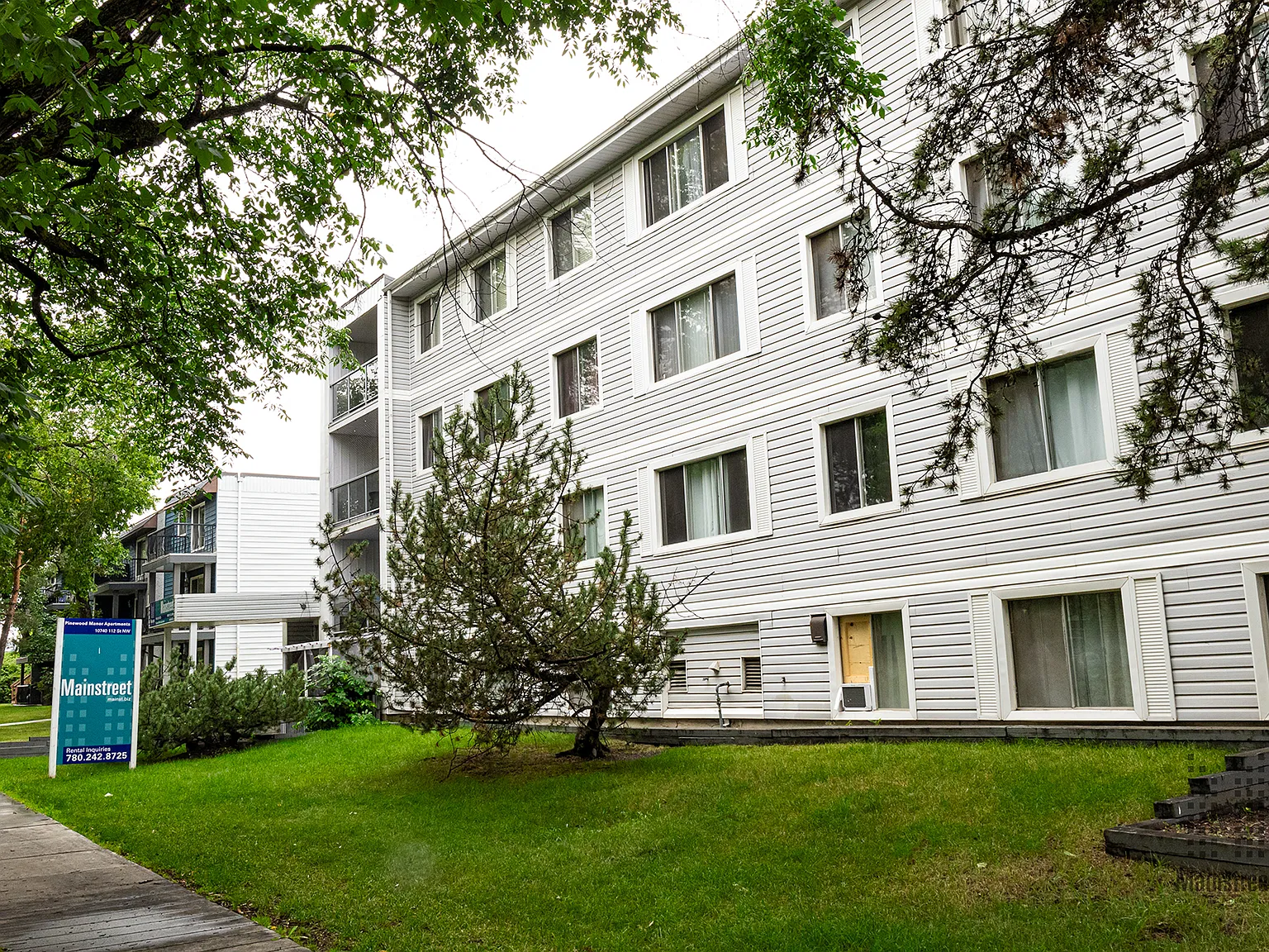 Pinewood Manor Apartments — Photo 2