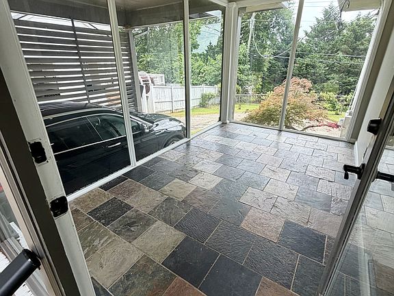 Sunroom (in between carport & kitchen)
