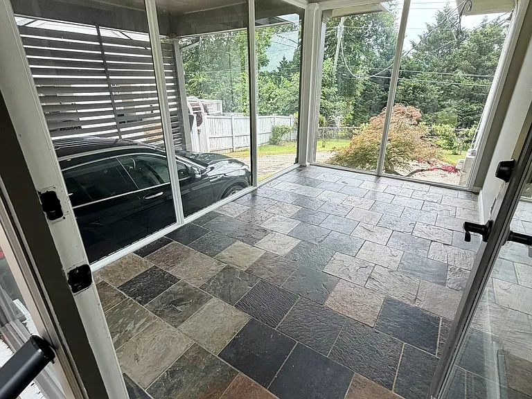 Sunroom (in between carport & kitchen)