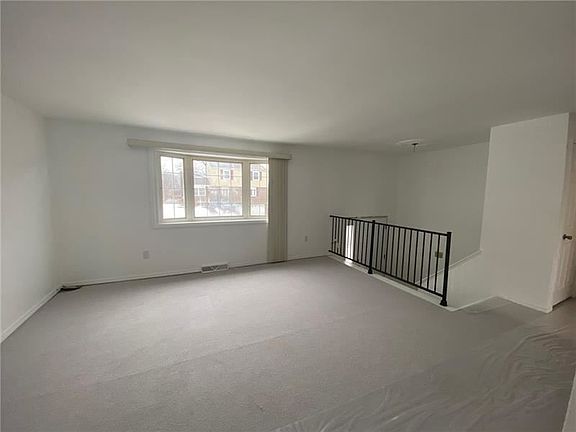 3rd image of 304 Boyce Park Dr