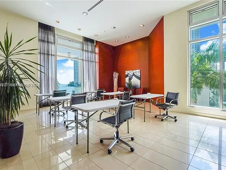 300 S Biscayne Blvd #T-1404 — Photo 7