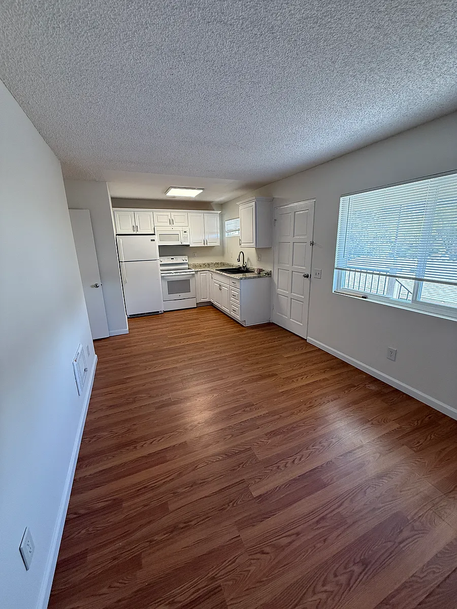 Building Photo - 4566 Onondaga Ave #A