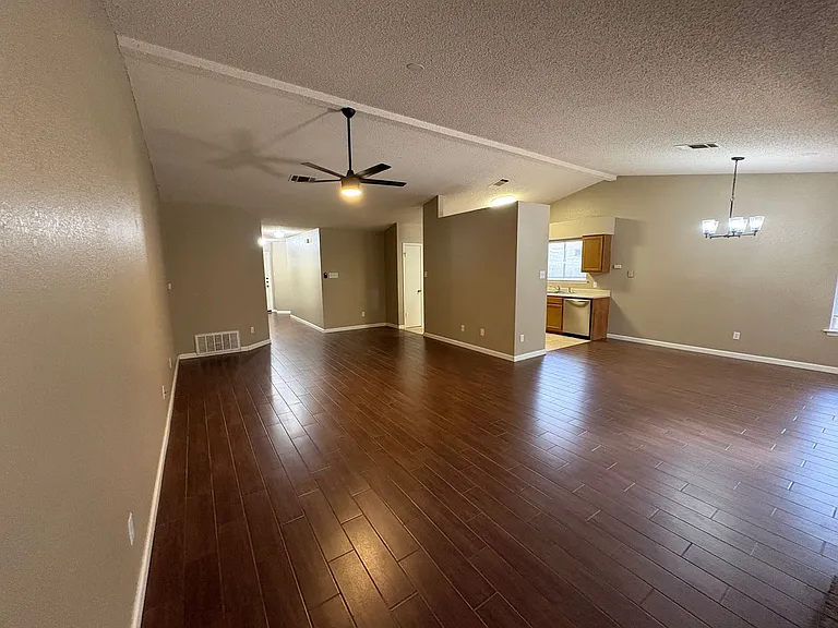2902 Sabinal Trl — Photo 6