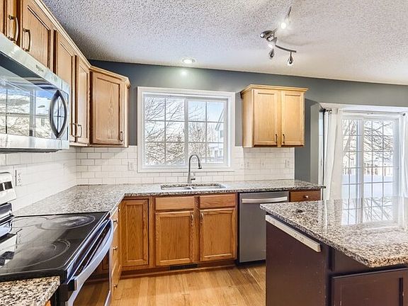 5th image of 10915 Fox Hollow Ln N