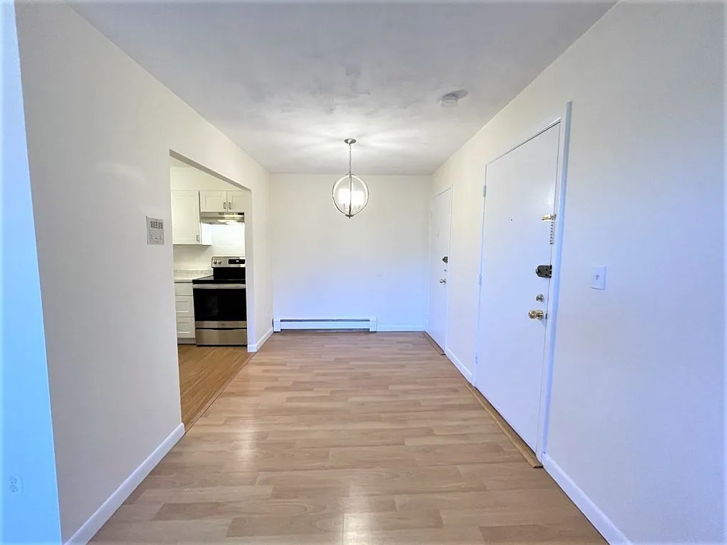 1 bed, 1.0 bath, 782 sqft, $2,400 — Photo 2