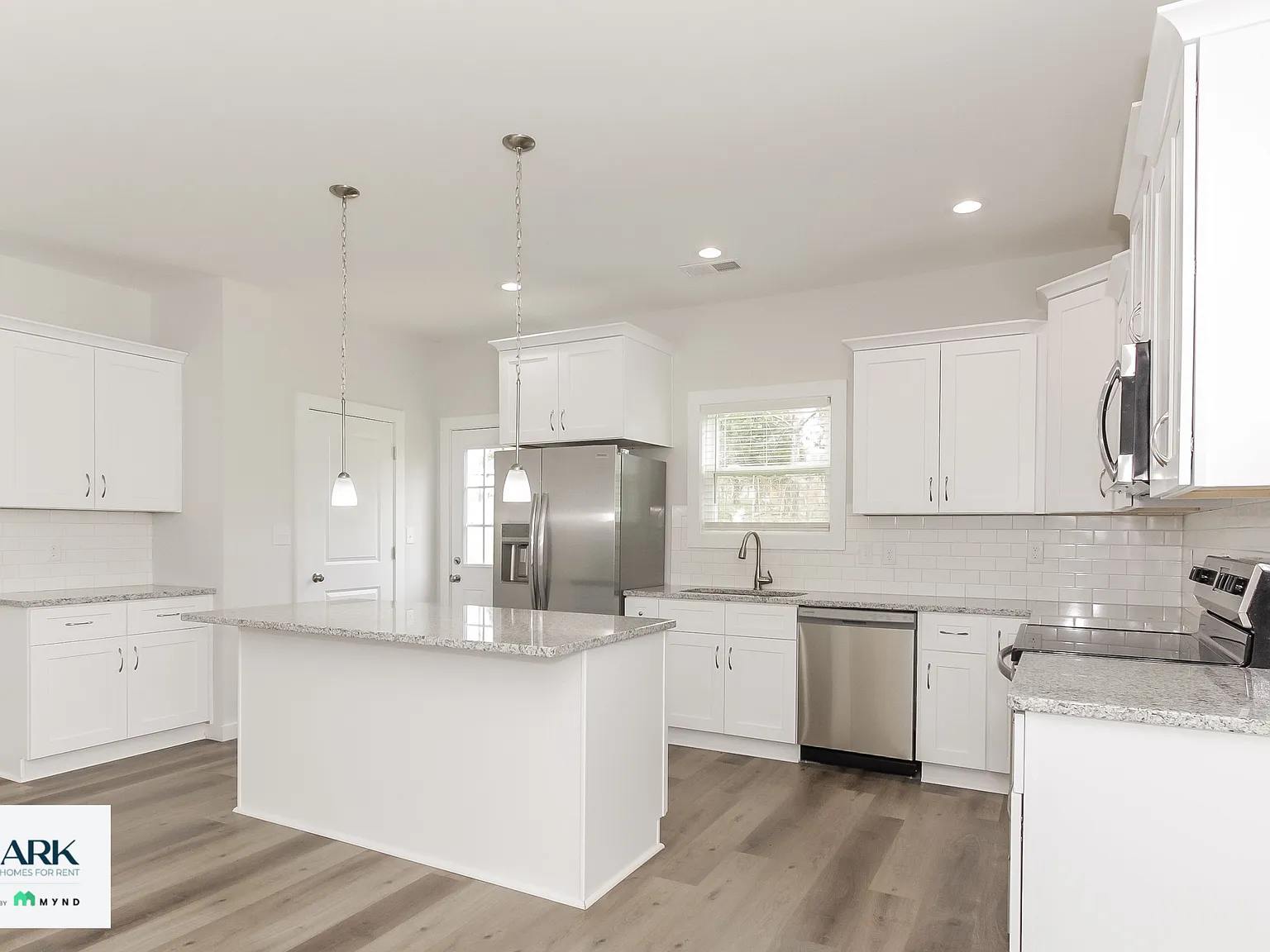 3 bed, 2.0 bath, 1244 sqft, $1,924 — Photo 3