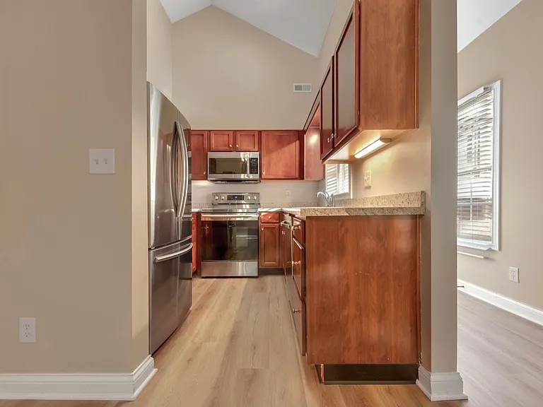 807 E Main St — Photo 12