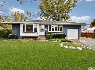 113 Wicks Rd, Commack, NY 11725