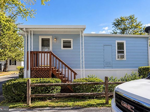 2nd image of 8 S Paula St