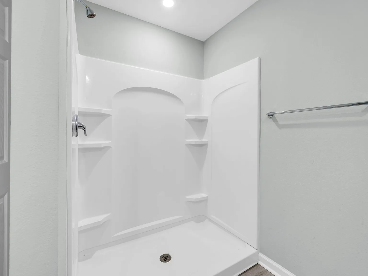3 bed, 2409 sqft, $2,100 — Photo 4