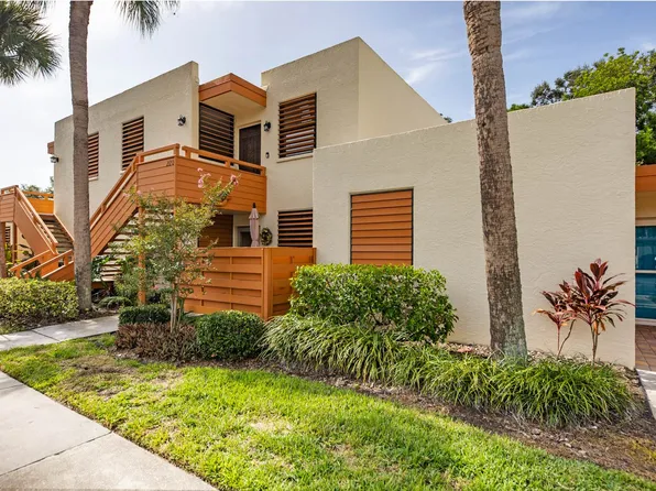 220 Pineneedle Dr, Bradenton, FL 34210