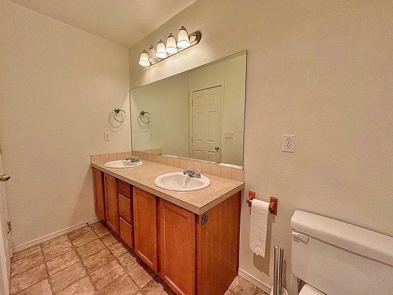 1245 & 1247 SW 27th St — Photo 11