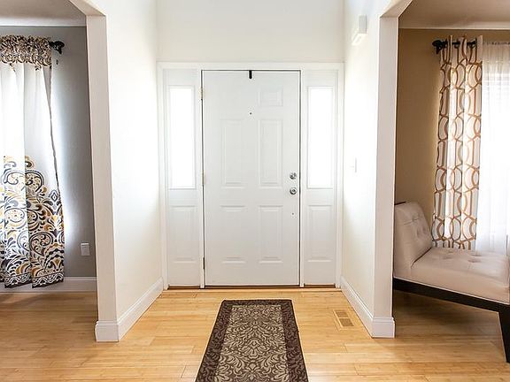 3rd image of 5176 Depaul Dr