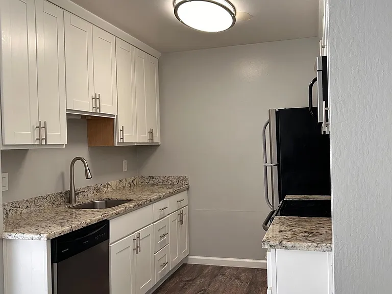 1029 El Camino Real #5 — Photo 3