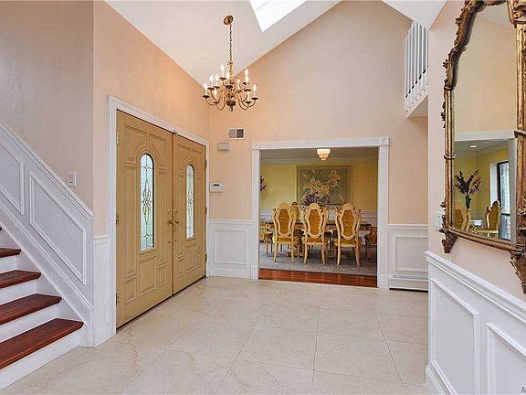 2nd image of 6 Bridle Ct