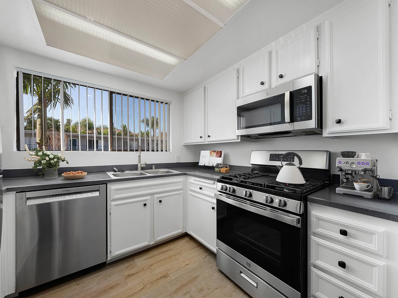 1 bed, 640 sqft, $2,600 — Photo 2