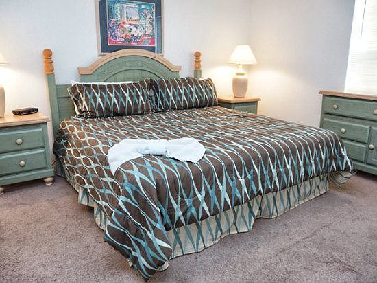 MK3T3158TC-king-master-bedroom