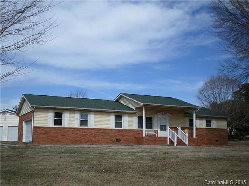 1st image of 107 Regal Cir