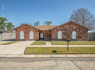 3800 Decomine Dr, Chalmette, LA 70043