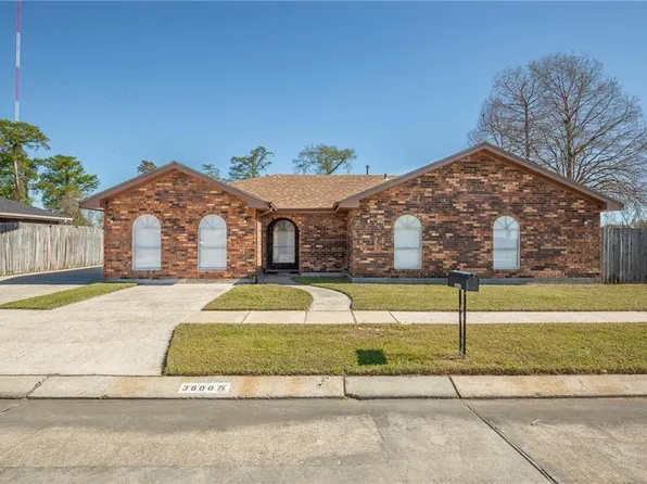 3800 Decomine Dr, Chalmette, LA 70043