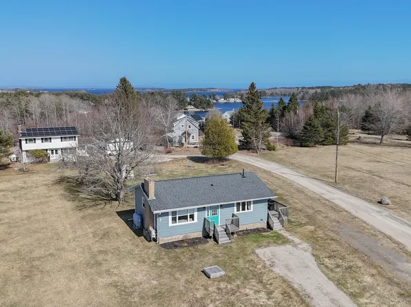 11 Hiltz Hill Rd, Lunenburg, NS B0J 2E0