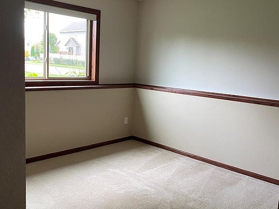 5th image of 300 23rd Ave N #300