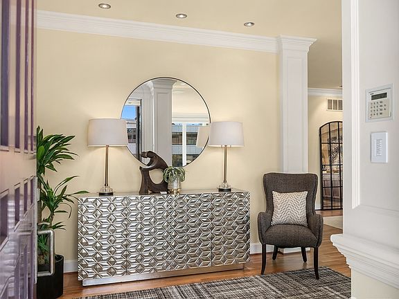 3rd image of 10124 NE 59th Street